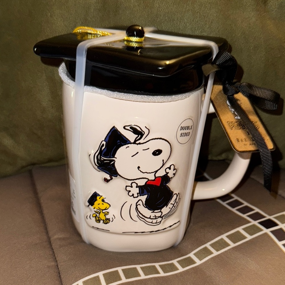 Black and White Snoopy Mug with Lid, Graduation, NEW